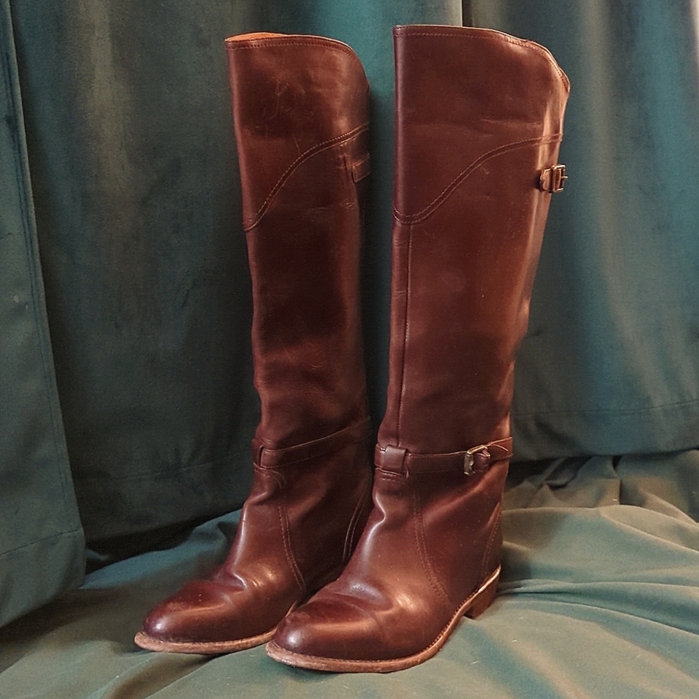FRYE size 7 1/2  (7/m) Brown Tall Leather boot.